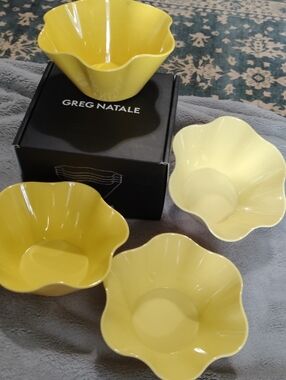Yellow Flower-Edge Serving Bowls - Set of 4